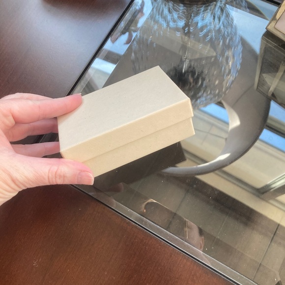 NIB-Excellent condition! Unused! Cross Earrings - Picture 6 of 6